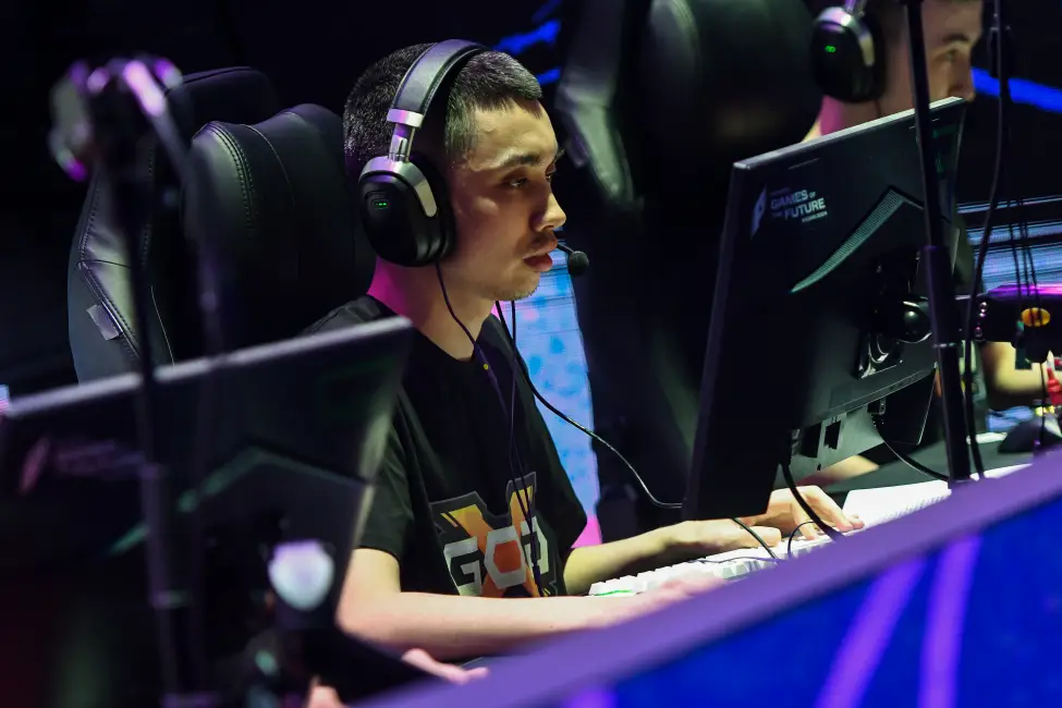 Dukefissura перешел на позицию игрока HOTU. Re1GN выставлен на трансфер
