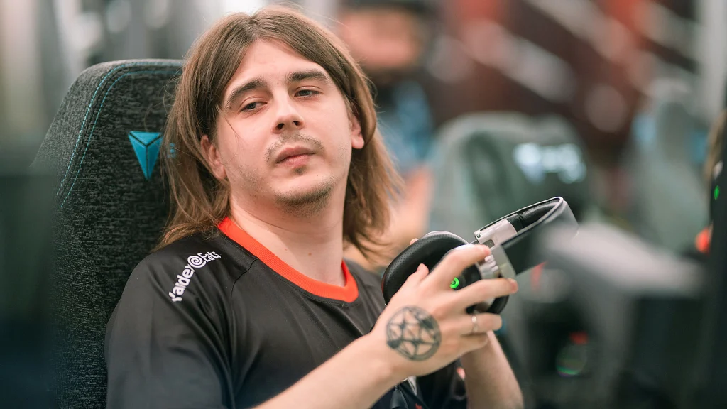 Fng о своей карьере в Dota 2: "Никому бездари на 5-ке не нужны"