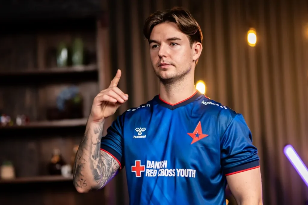 Astralis вышла в гранд-финал PGL Astana, одолев Aurora