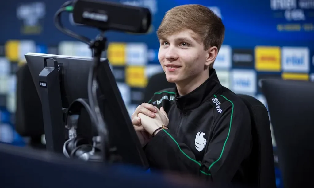 Dyrachyo: "M0nesy как-то спрашивал [совет], он в Доту играет"