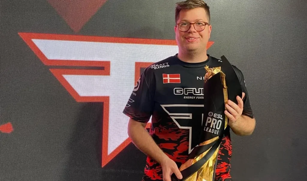 MOUZ вышли в 1/2 финала BLAST Rivals Spring после победы над FaZe