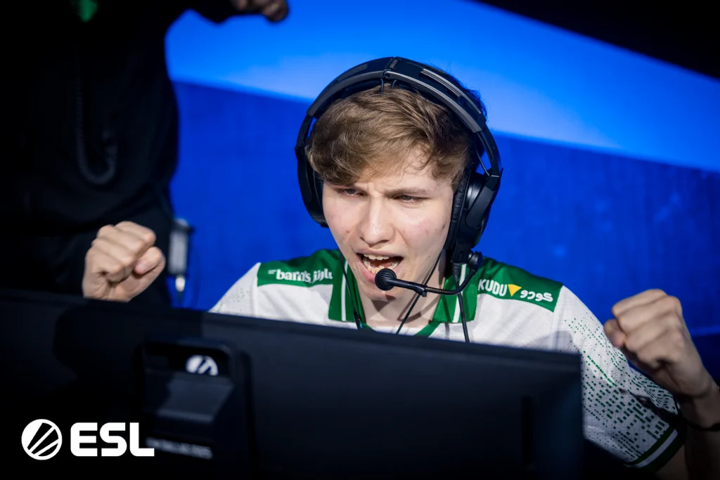 M0nesy после поражения от Vitality: "Нужно набирать форму и готовиться к мейджору"
