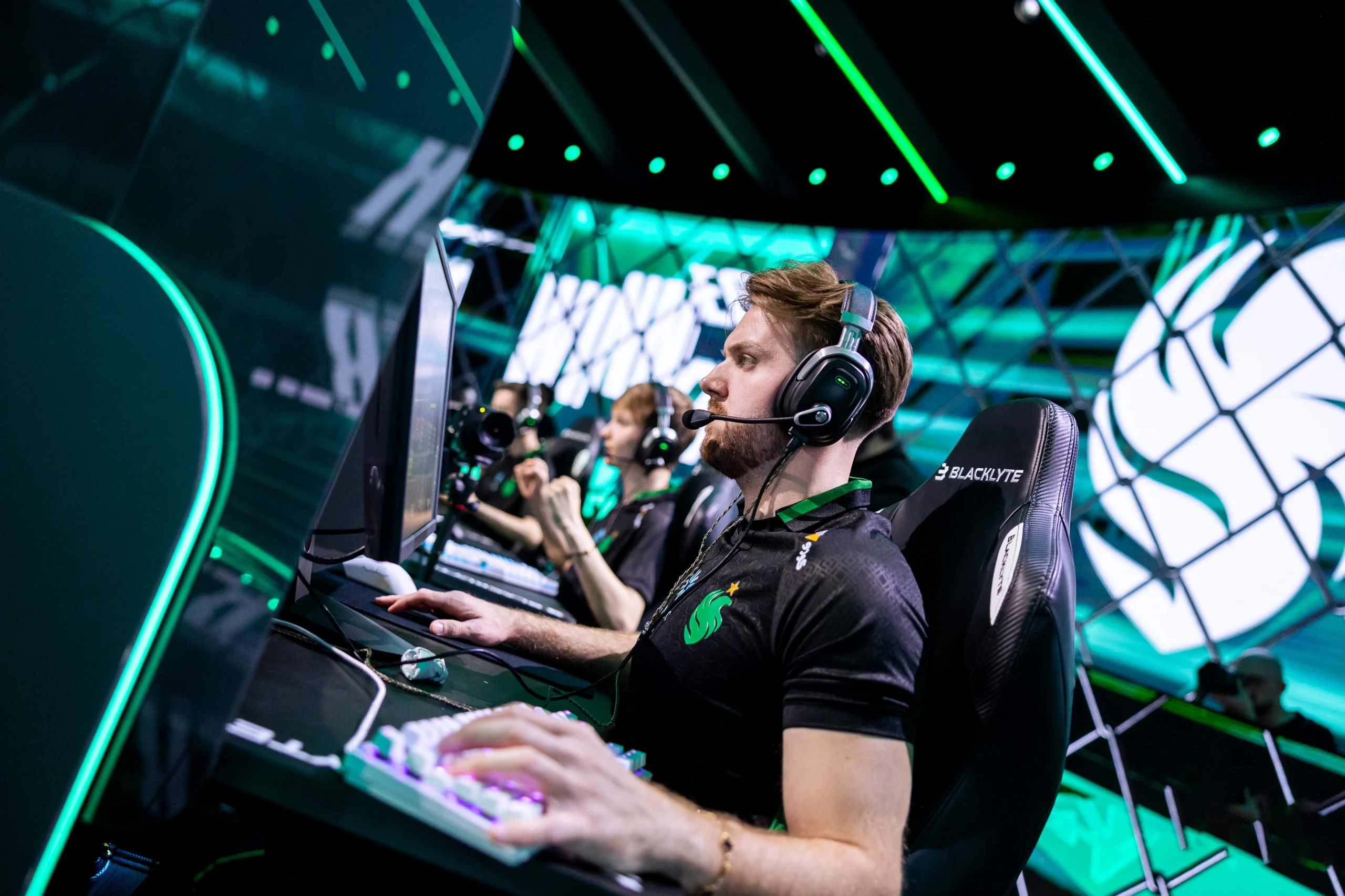 BLAST Rivals. Vitality обыграла Falcons в финале | CS 2 | Taverna.gg