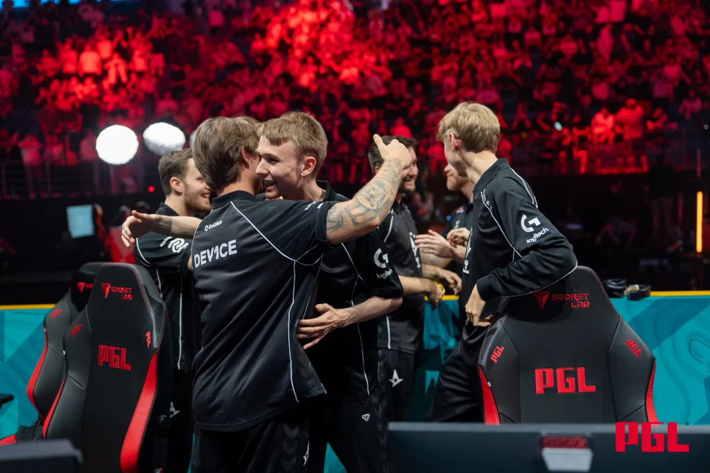 Персонал отеля поздравил Astralis с выходом в финал PGL Astana