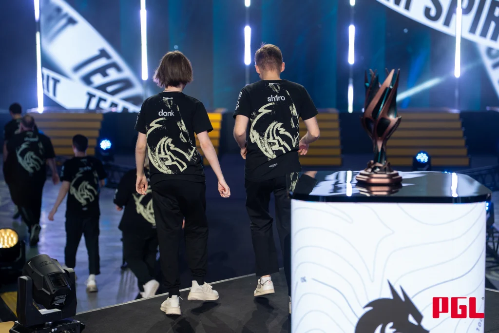 PGL Astana. Astralis вышла в гранд-финал, одолев Aurora