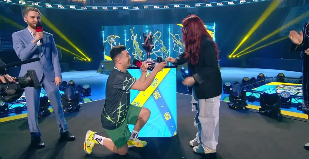 Владелец Aurora помог фанату сделать предложение на PGL Astana