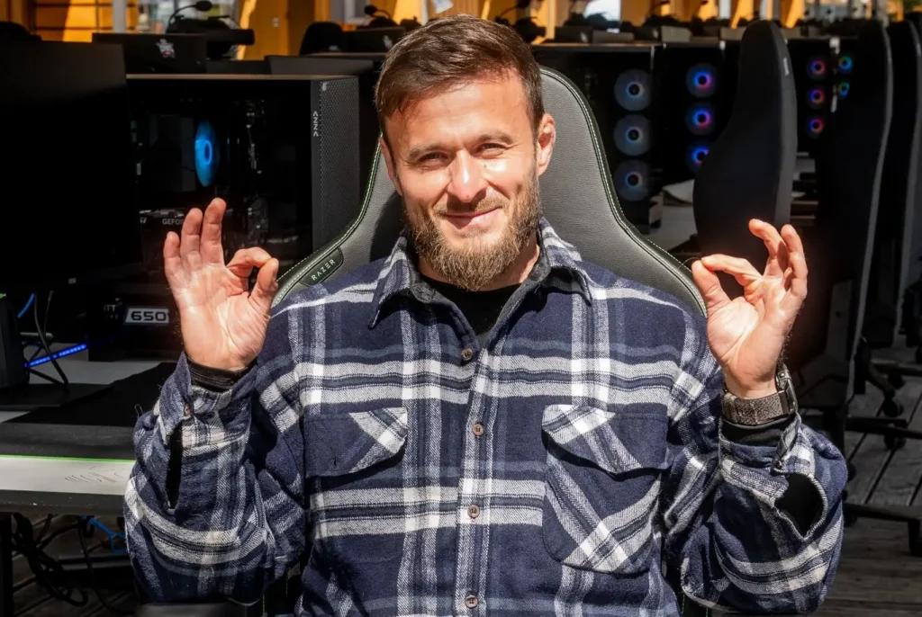 PashaBiceps должен был сыграть в шоу-матче на PGL Astana, но остался дома из-за болезни близкого человека