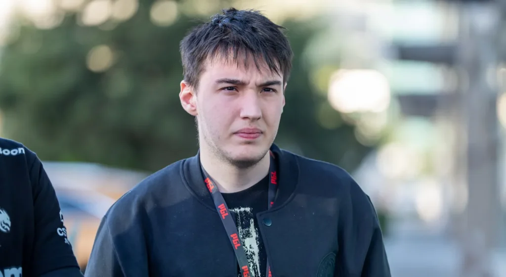 Коллапс постоянно жалуется, что у него 2 тысячи на 10-й. Мы проверили