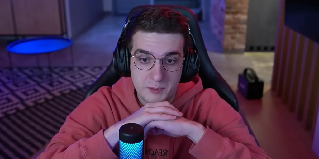 Evelone появился в джерси Aurora на сайте HLTV