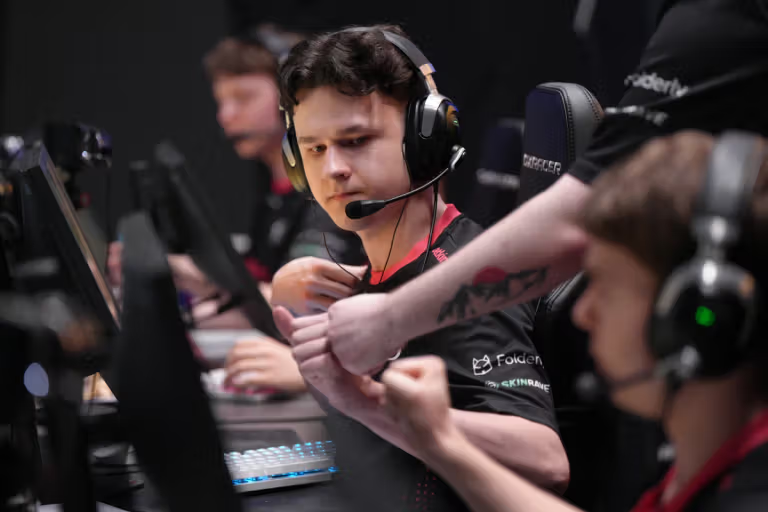 B8 вышла во вторую стадию BLAST Austin Major, обыграв Wildcard