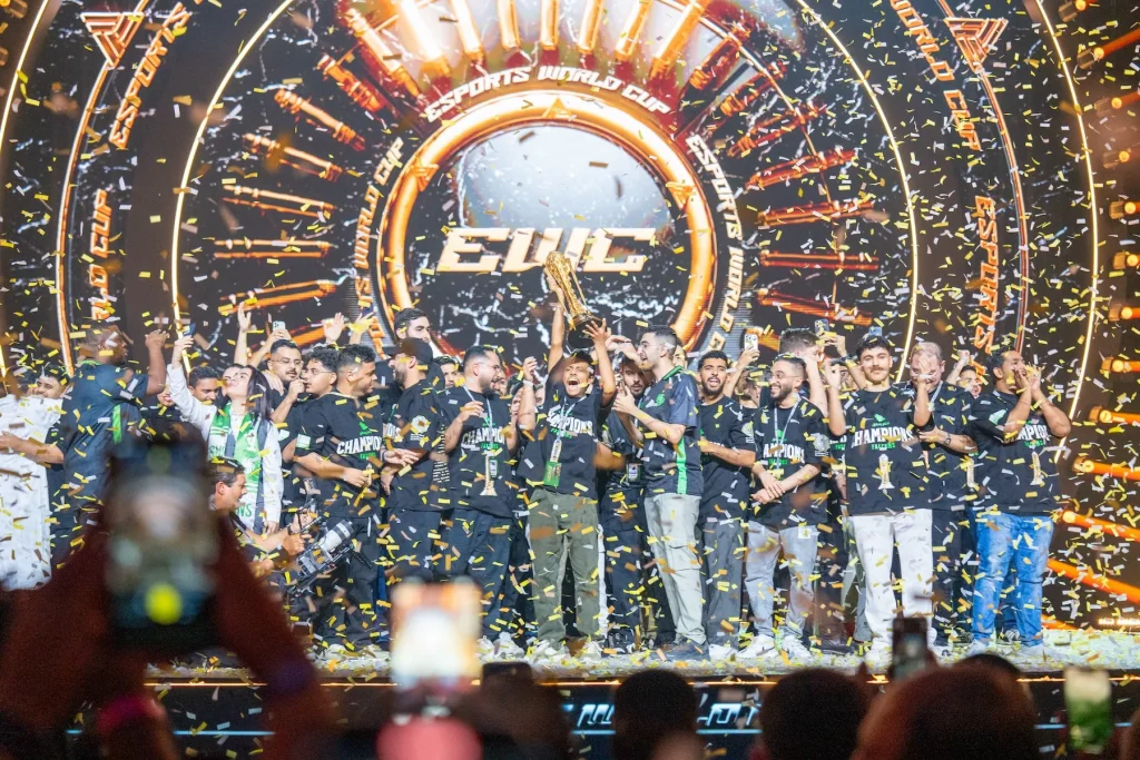 Falcons — уже чемпион? Изучили расклады клубного зачета на Esports World Cup 2025