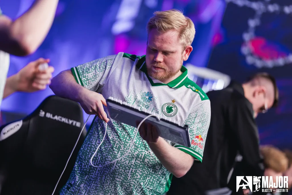 BLAST Austin Major. Falcons вылетели. Nemiga и HEROIC - в сетке 2-2