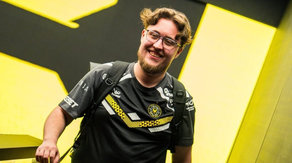 Игрок Legacy потроллил ZywOo после фрага: «Я тебя достану, толстяк»