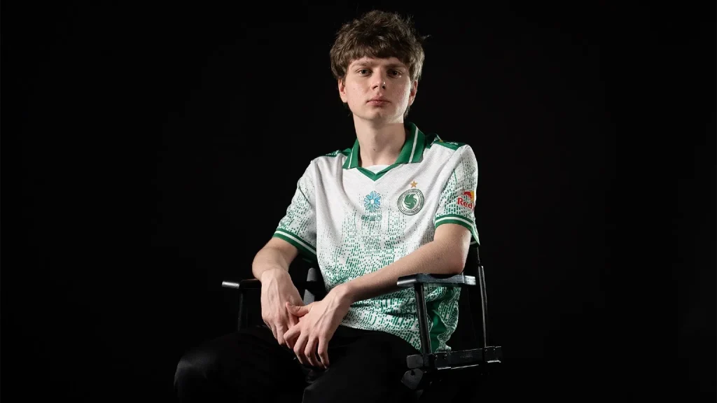 Kyousuke прибыл на буткемп Falcons «без ПК»