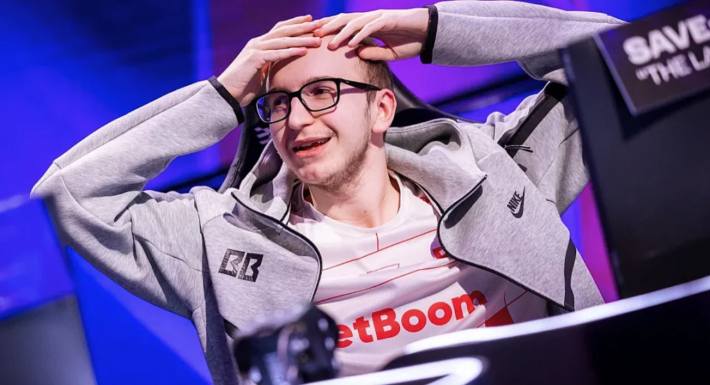 NS: «Save – типичный школьник и дотер, на которого ***. Когда он прекратит играть, никто не вспомнит про него»