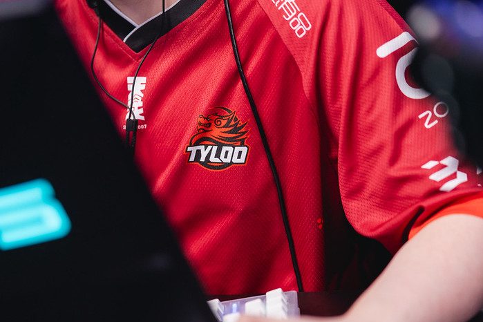 фотография tyloo форма во время турнира