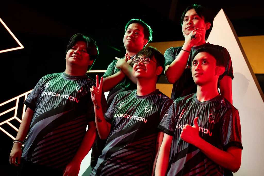 Execration на командной фотосессии на EWC