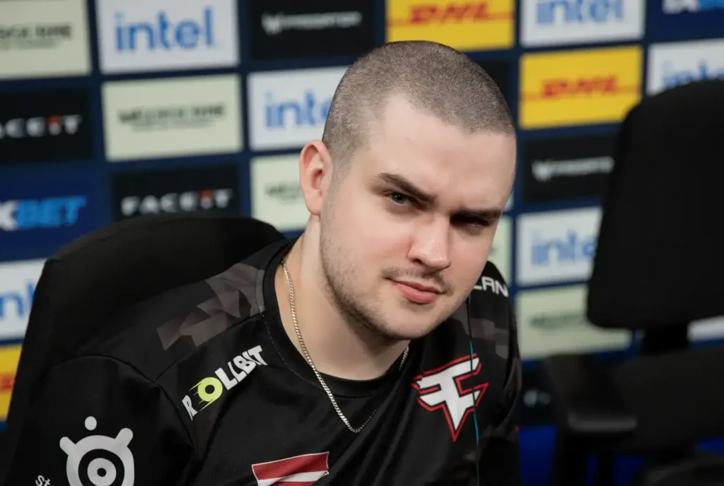 FaZe победила NAVI и вышла в плей-офф BLAST Open London. Broky взял 3 клатча 1v3