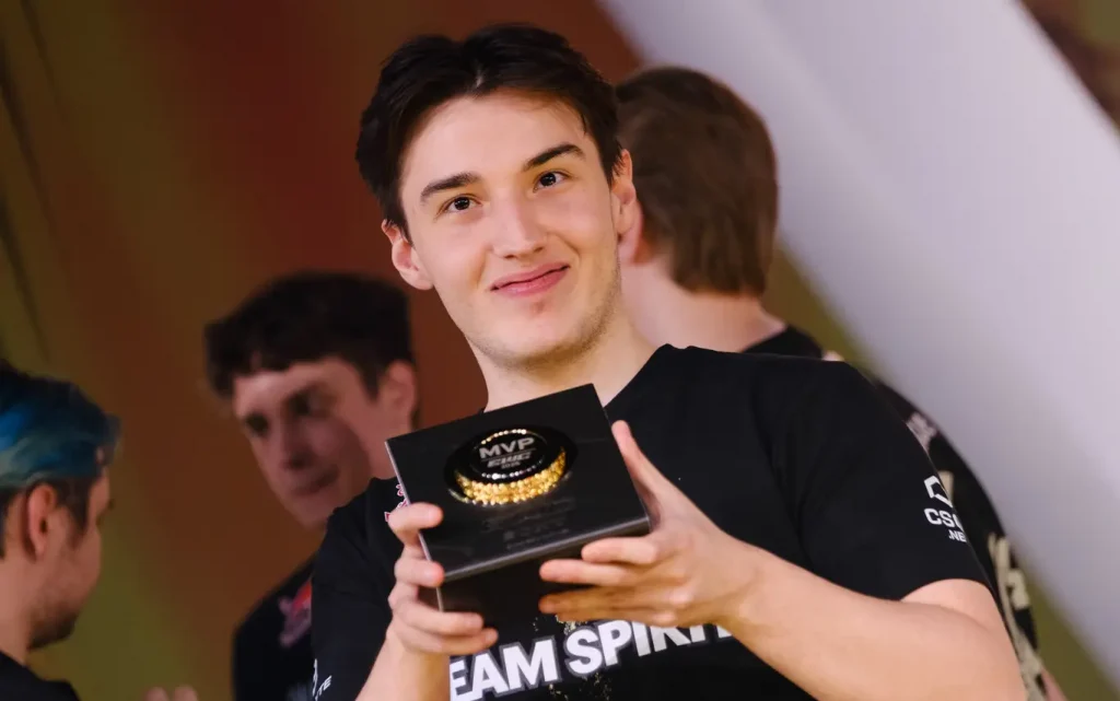 Collapse: "Чувствую, что незаслуженно получил MVP. Я бы разделил ее со всеми в команде"