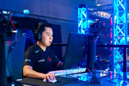 Экс-CEO HellRaisers о HObbit: «Он отказывался играть пракки из-за комиссии при переводе зарплаты»