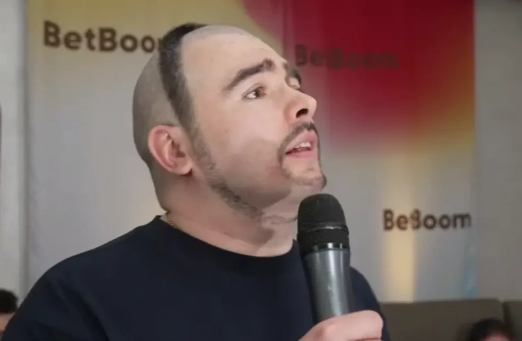 Stray228 с прической двойной овал