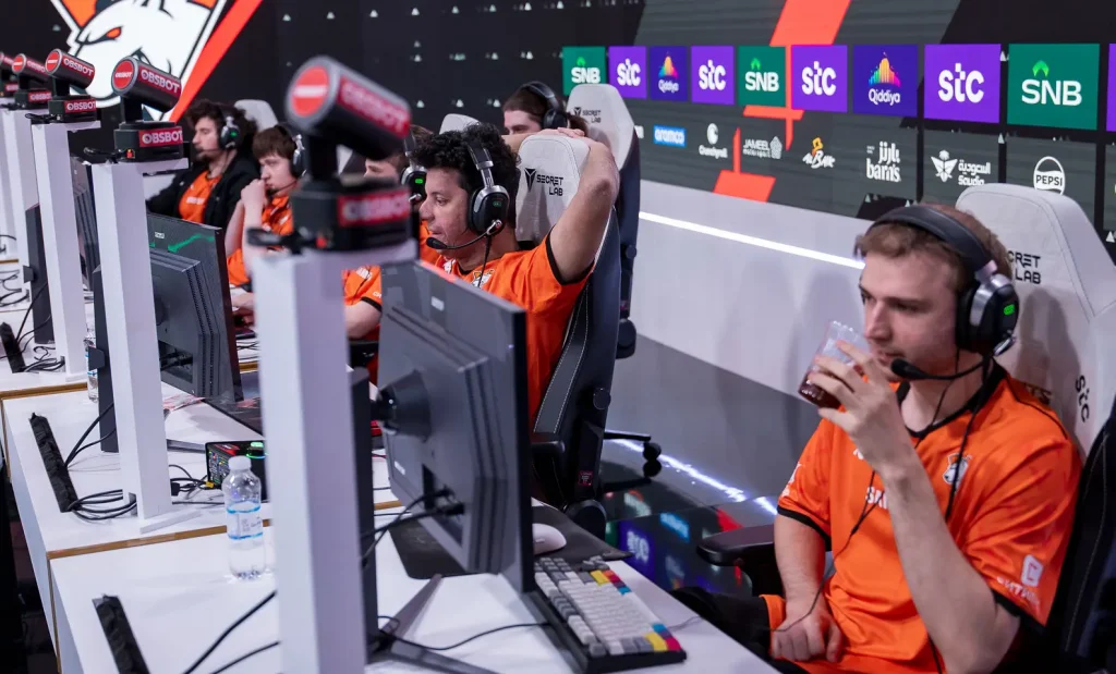 Dyrachyo: "Virtus.pro играют как лютые раки. Daxak - полный нуб, Lorenof на очке"
