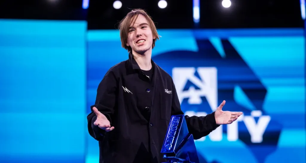 Suns1de призналась, что полгода состоит в отношениях с donk