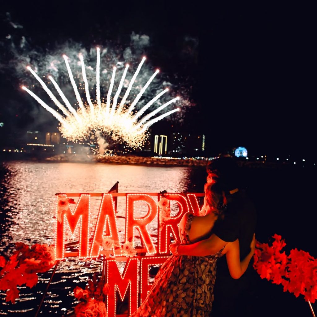 Abed сделал предложение своей девушке - она ответила «да»