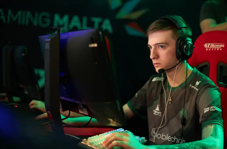 Launx заменил misutaaa в составе FUT