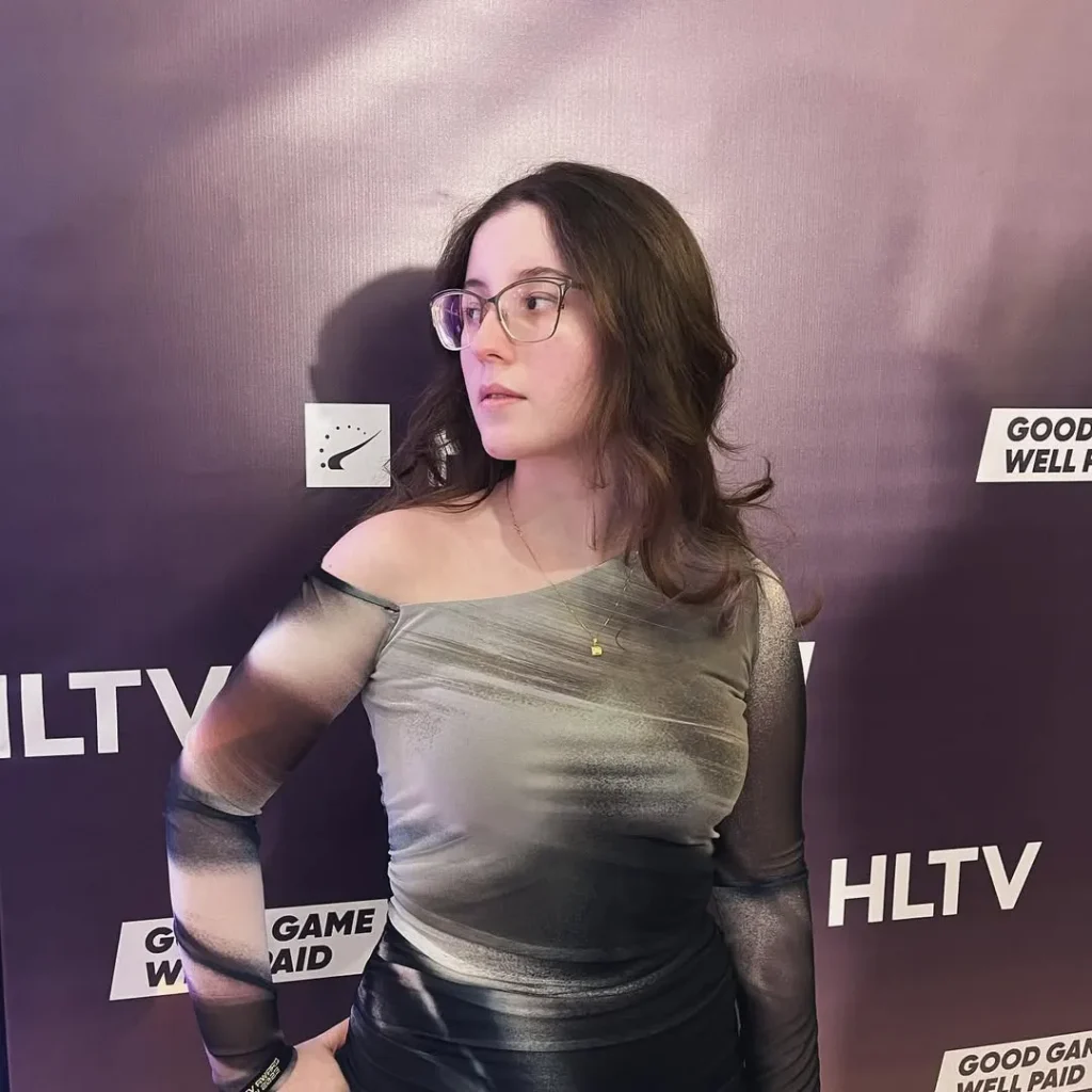 XertioN обручился со своей девушкой - она старше его на 5 лет и профессионально играет в CS2