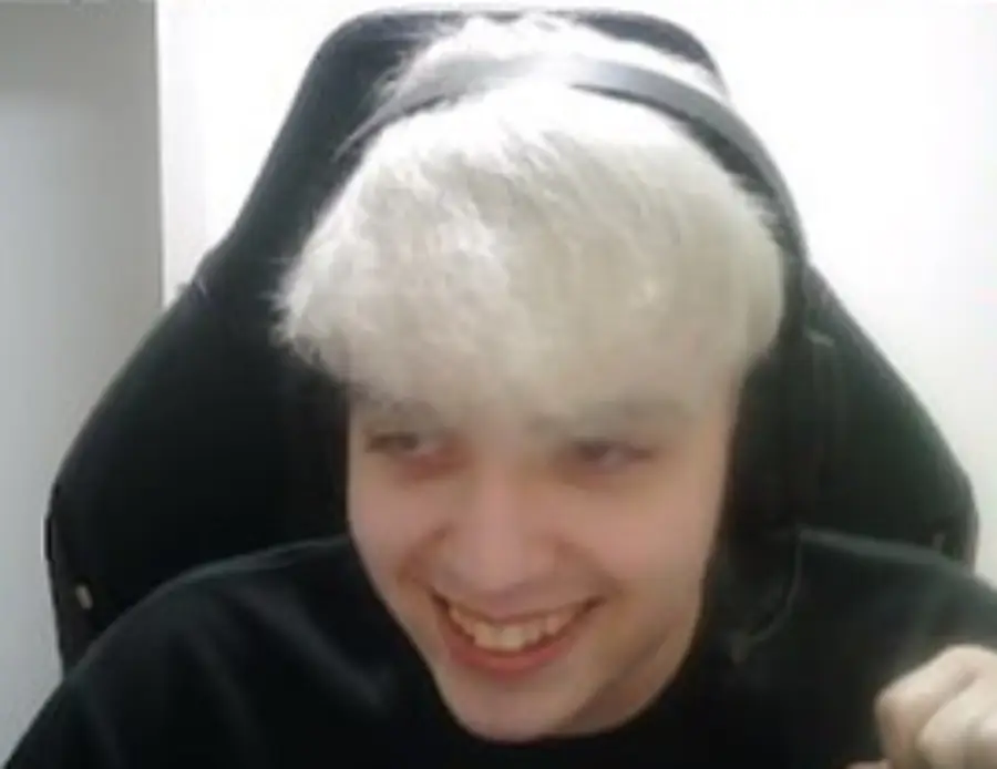 Nightfall покрасил волосы в пепельный: «Mode: Kaneki»