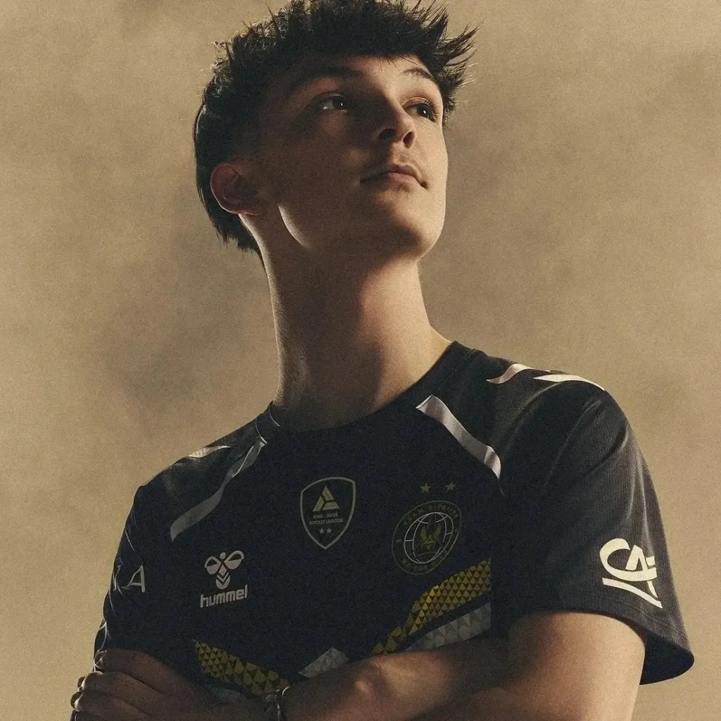 Vitality сыграет в черной форме на EWC по CS2 и Rocket League