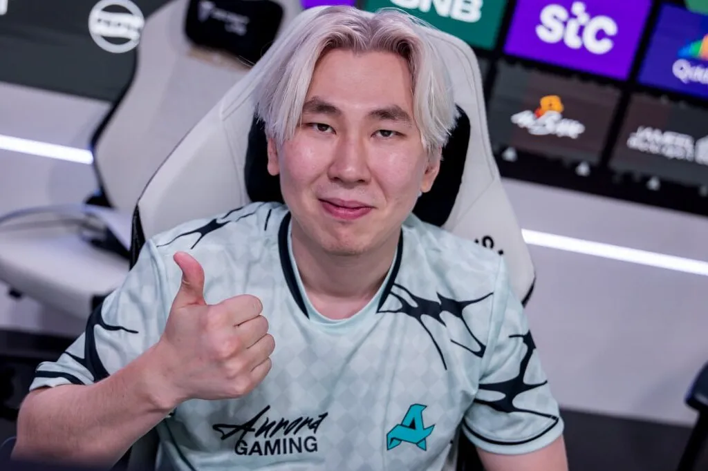 Aurora, NAVI, AVULUS и OG приглашены в закрытый отбор на BLAST Slam IV