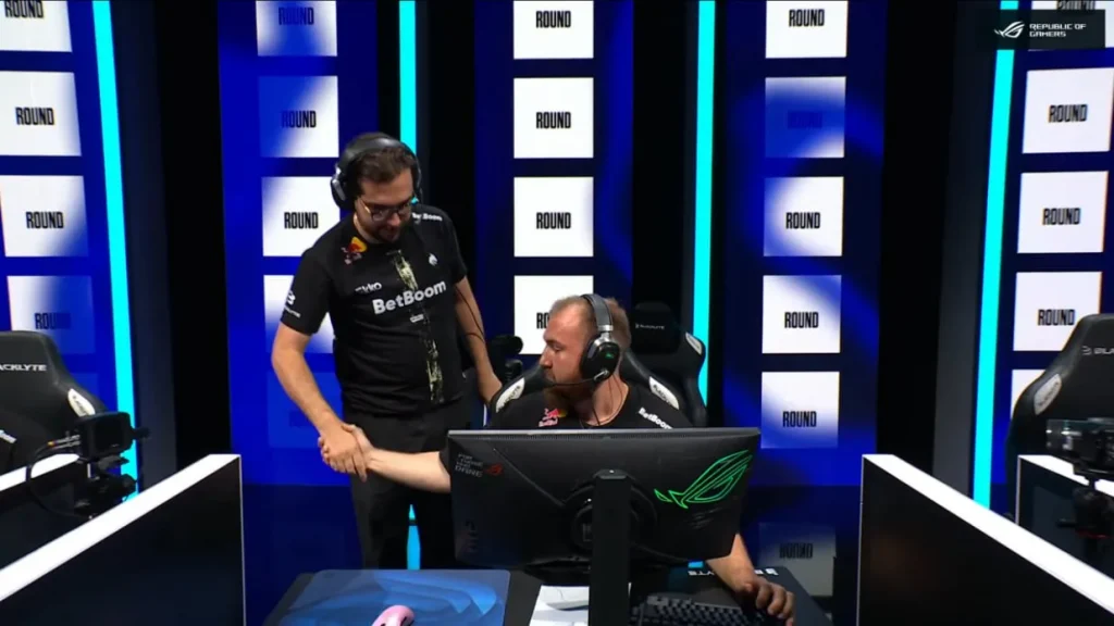 BLAST Open London. NAVI выиграли первый матч, Virtus.pro проиграла