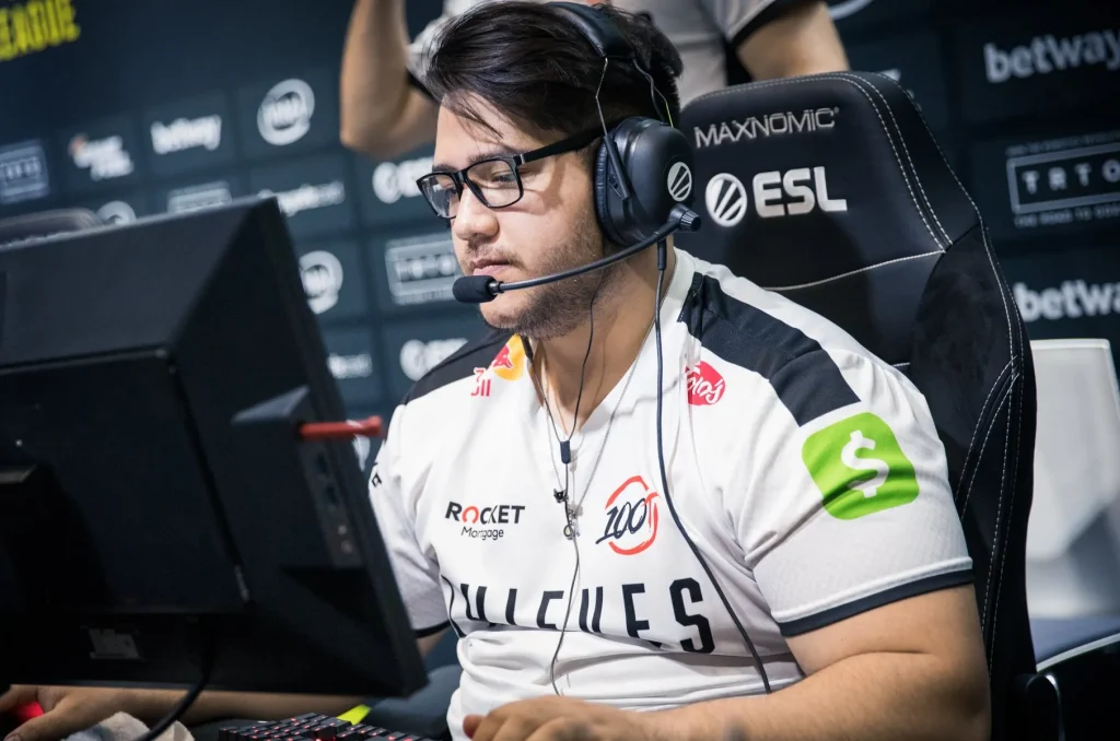 AZR стал тренером FlyQuest - он будет работать с командой на DraculaN 2