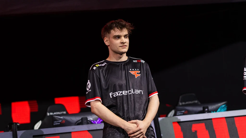 Jcobbb в форме FaZe