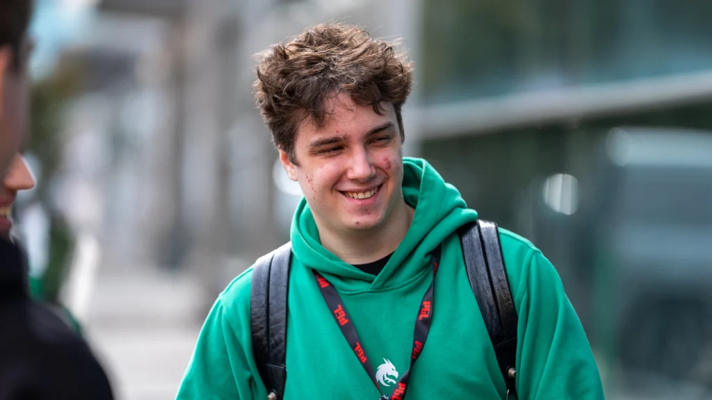 Larl присоединился к Spirit на The International