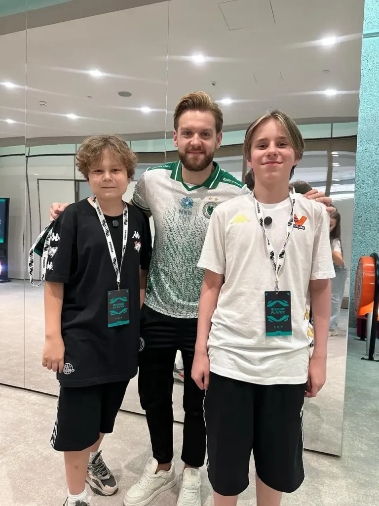 VP отправила двух игроков на FISSURE Playground 2: «»