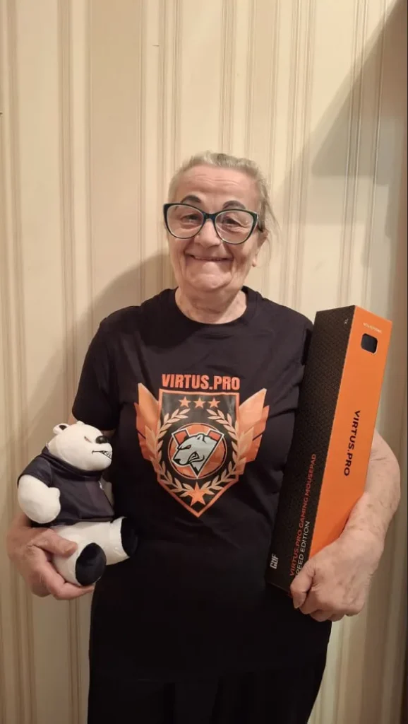 76-летняя Бабушка Ольга стала стримершей Virtus.pro