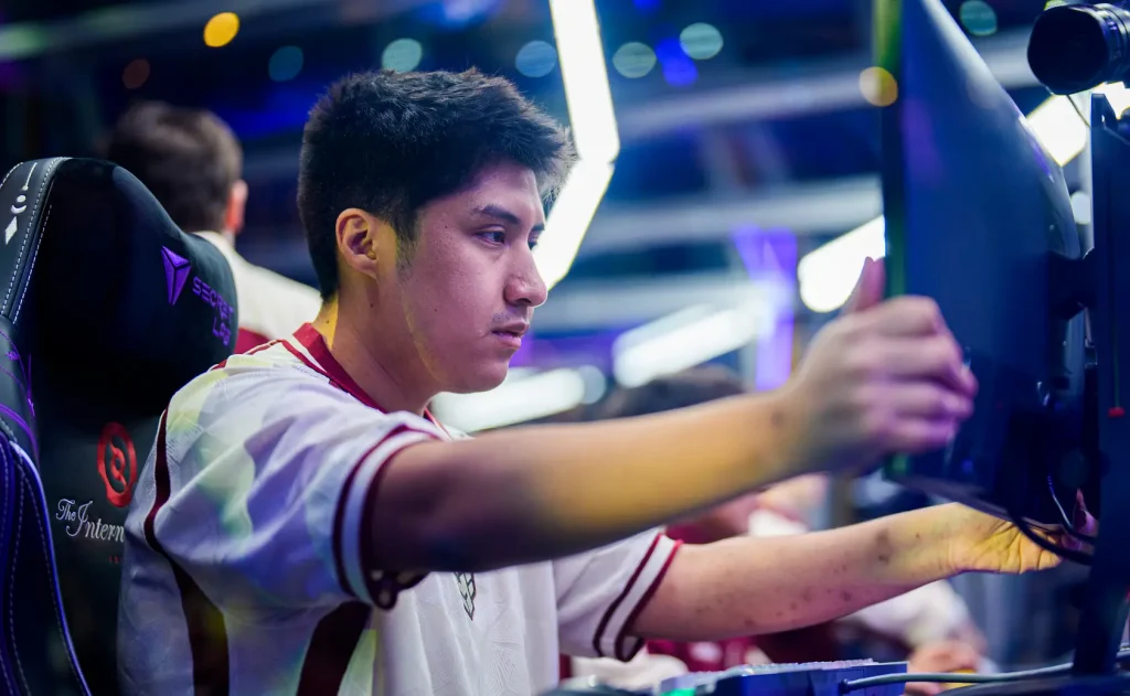 FISSURE Universe 7. HEROIC против MOUZ в гранд-финале. Liquid заняла 3-е место