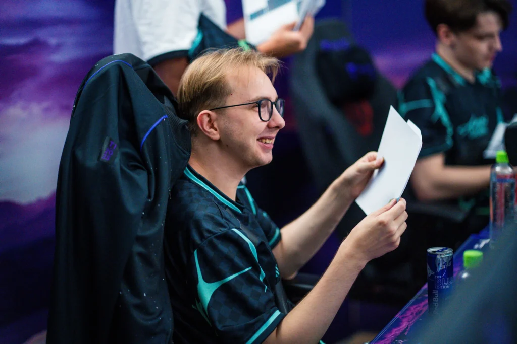 Как Panto сыграл на первом турнире в Team Spirit? Много смещался, а еще набил хорошее KDA