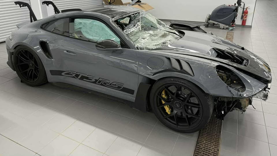 Ropz продает разбитую Porsche за 70 000 евро,
