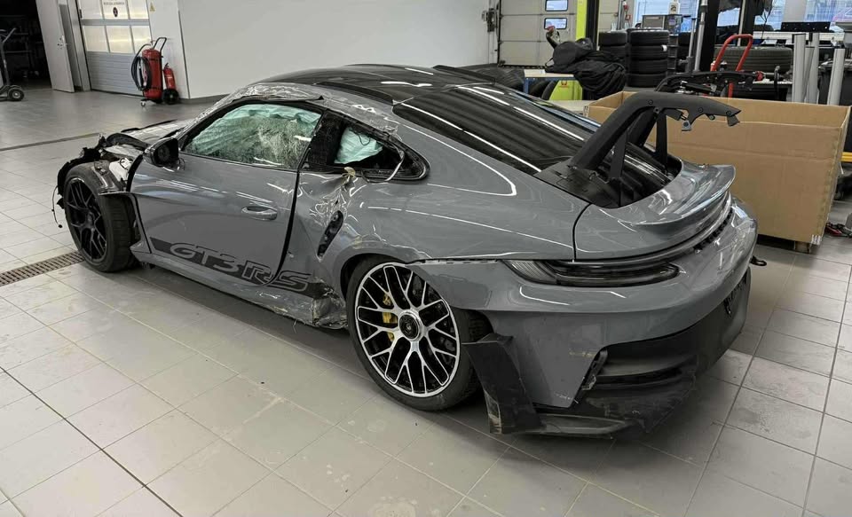 Ropz продает разбитую Porsche за 70 000 евро,