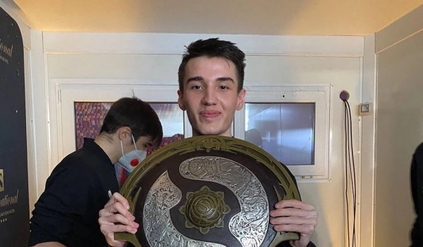 Collapse: «Отец не верил в киберспорт до конца. Потом мы выиграли Инт и все, больше никаких разговоров» Collapse: «Отец не верил в киберспорт до конца. Потом мы выиграли Инт и все, больше никаких разговоров»