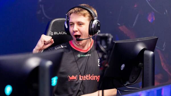 Alex666: «Не скажу, что сложно делать фраги и быть капитаном»