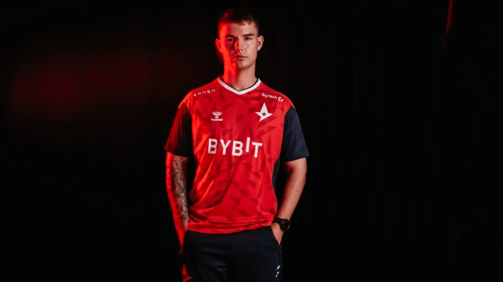 FL1T открыл более 1 тысячи кейсов в своей жизни. Device потратил на них около 70 тысяч долларов