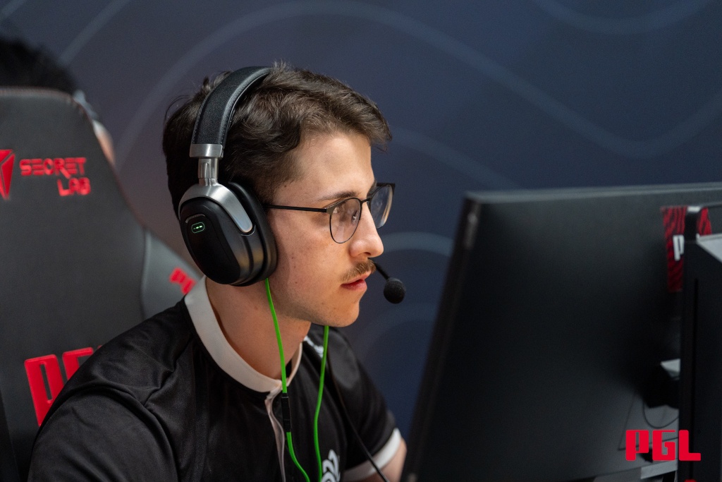 lux из legacy на pgl bucharest