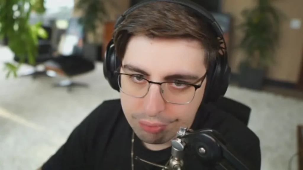 Shroud в очках на стриме