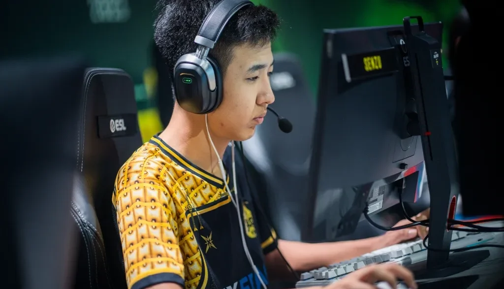 Senzu сыграл 1 игру в Dota 2 после перевода в запас The MongolZ по CS2 - до этого в октябре у него было 20 матчей