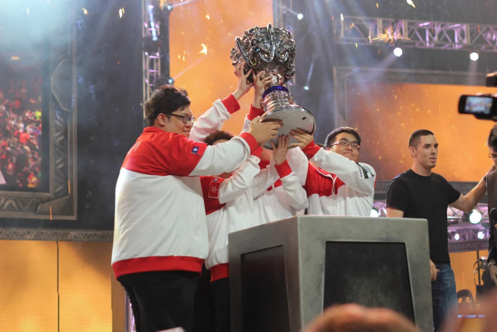 Все мировые чемпионы Worlds